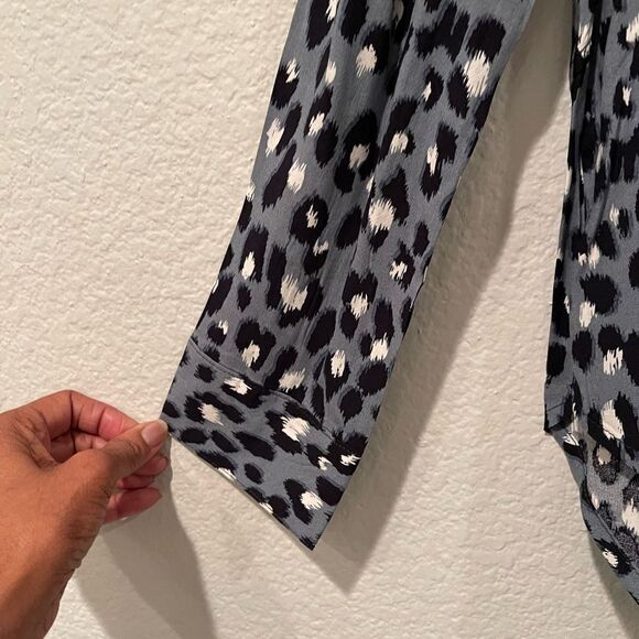 Alexander Jordan Long Sleeve Leopard Print Blouse. Size:Med Color:Animal Print - Picture 5 of 10